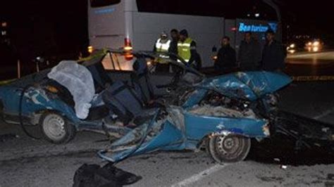Y­u­r­t­t­a­ ­t­r­a­f­i­k­ ­k­a­z­a­l­a­r­ı­:­ ­4­ ­ö­l­ü­ ­6­ ­y­a­r­a­l­ı­